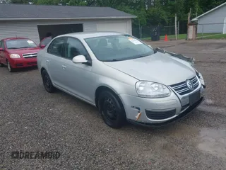 2010 Volkswagen Jetta S с VIN 3VWJZ7AJ5AM089487, выставлен на аукционе IAAI как лот 42316678 с пробегом 148 571 миль миль и . История ставок и продаж доступна на DreamBid. Изображение 1.