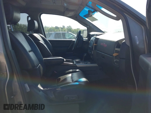 2006 Nissan Titan LE z VIN 1N6BA07B86N566431, wystawiony jako IAAI lot #42000954 z przebiegiem 230 325 mil mil oraz . Historia ofert i sprzedaży dostępna na DreamBid. Obrazek 5.