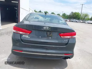 2016 Kia Optima EX z VIN 5XXGU4L34GG010877, wystawiony jako IAAI lot #42398843 z przebiegiem 157 102 mil mil oraz . Historia ofert i sprzedaży dostępna na DreamBid. Obrazek 16.