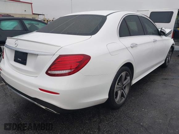 2020 Mercedes-Benz E 350 z VIN W1KZF8DB4LA826368, wystawiony jako IAAI lot #41449930 z przebiegiem 31 319 mil mil oraz . Historia ofert i sprzedaży dostępna na DreamBid. Obrazek 4.