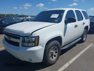 2013 Chevrolet Tahoe Commercial z VIN 1GNSK2E01DR268491, wystawiony jako IAAI lot #40302113 z przebiegiem 183 889 mil mil oraz . Historia ofert i sprzedaży dostępna na DreamBid. Obrazek 2.