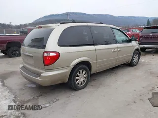 2005 Chrysler Town & Country Touring z VIN 2C8GP54L85R192954, wystawiony jako IAAI lot #41530918 z przebiegiem 242 193 mil mil oraz . Historia ofert i sprzedaży dostępna na DreamBid. Obrazek 4.