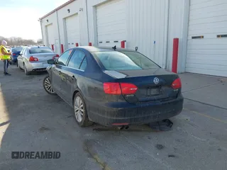 2011 Volkswagen Jetta SEL с VIN 3VWLZ7AJ7BM361967, выставлен на аукционе IAAI как лот 41697537 с пробегом Не указан миль и . История ставок и продаж доступна на DreamBid. Изображение 3.