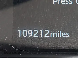 2019 Land Rover Range Rover Evoque SE with VIN SALVP2RX2KH352197, listed as a IAAI auction lot 41202036 with 109,212 mi miles. Bid and sale history available at carsss.com. Image 16.
