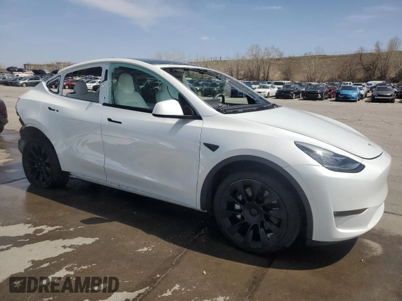 2022 Tesla Model Y Long Range with VIN 7SAYGDEE0NF436885, listed as a Copart auction lot 52101735 with 35,799 mi miles and Salvage Title. Bid and sale history available at carsss.com. Image 4.