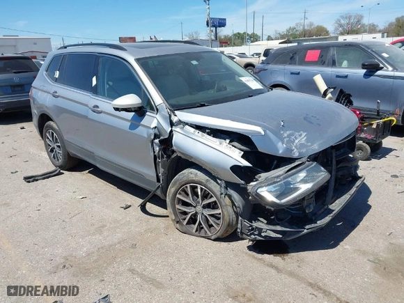 2019 Volkswagen Tiguan SE with VIN 3VV3B7AX5KM195140, listed as a IAAI auction lot 41803748 with 116,898 mi miles. Bid and sale history available at carsss.com. Image 1.