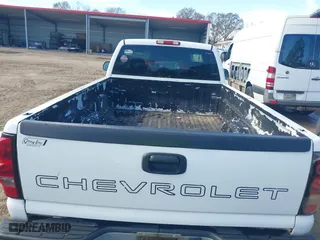 2006 Chevrolet Silverado 1500 Work Truck with VIN 1GCEC14V16E144581, listed as a IAAI auction lot 41368021 with 268,321 mi miles. Bid and sale history available at carsss.com. Image 8.