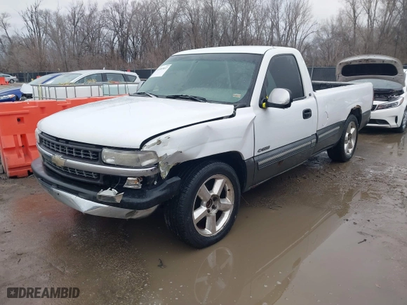 2000 Chevrolet Silverado 1500 with VIN 1GCEC14W0YE199633, listed as a IAAI auction lot 41465837 with 241,159 mi miles. Bid and sale history available at carsss.com. Image 18.