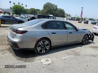 2024 BMW i7 xDrive60 z VIN WBY53EJ08RCP97827, wystawiony jako Copart lot #57646464 z przebiegiem Nie podano mil oraz Szkody całkowita. Historia ofert i sprzedaży dostępna na DreamBid. Obrazek 3.
