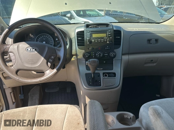 2008 Kia Sedona LX with VIN KNDMB233X86193585, listed as a Copart auction lot 76317824 with 251,186 mi miles and Clean Title. Bid and sale history available at carsss.com. Image 9.