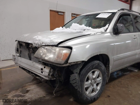 2006 Toyota Highlander w/3rd Row with VIN JTEEP21A160150739, listed as a IAAI auction lot 41347329 with 227,627 mi miles. Bid and sale history available at carsss.com. Image 6.