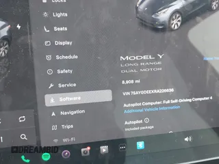 2024 Tesla Model Y Long Range z VIN 7SAYGDEEXRA226636, wystawiony jako IAAI lot #41622144 z przebiegiem 8 908 mil mil oraz . Historia ofert i sprzedaży dostępna na DreamBid. Obrazek 7.