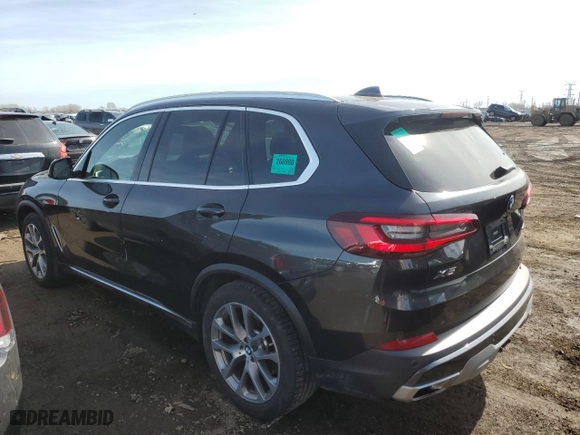 2021 BMW X5 xDrive40i with VIN 5UXCR6C04M9F81605, listed as a Copart auction lot 48498475 with 121,765 mi miles and Clean Title. Bid and sale history available at carsss.com. Image 2.