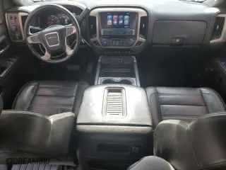 2017 GMC Sierra 2500HD Denali with VIN 1GT12UEGXHF169804, listed as a Copart auction lot 43223325 with 121,469 mi miles and Salvage Title. Bid and sale history available at carsss.com. Image 8.