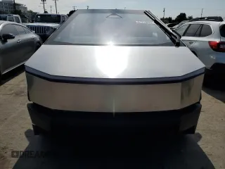 2024 Tesla Cybertruck z VIN 7G2CEHED9RA047674, wystawiony jako Copart lot #61213915 z przebiegiem 1 323 mil mil oraz Szkoda całkowita • Salvage title. Historia ofert i sprzedaży dostępna na DreamBid. Obrazek 5.