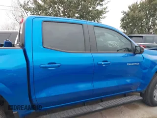 2024 Chevrolet Colorado 2WD LT z VIN 1GCGSCECXR1154560, wystawiony jako IAAI lot #41388658 z przebiegiem 12 909 mil mil oraz . Historia ofert i sprzedaży dostępna na DreamBid. Obrazek 14.