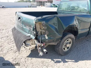2004 Chevrolet Silverado 1500 LS with VIN 2GCEC19T741274239, listed as a IAAI auction lot 40461498 with 263,905 mi miles. Bid and sale history available at carsss.com. Image 6.