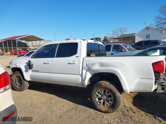 2018 Toyota Tacoma SR5 with VIN 3TMAZ5CN6JM067036, listed as a IAAI auction lot 41332174 with NaN miles. Bid and sale history available at carsss.com. Image 15.