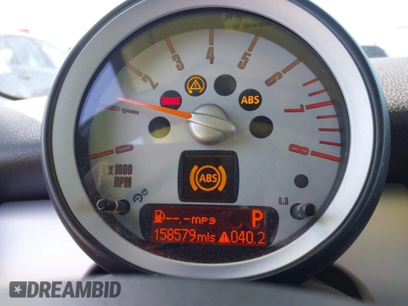 2008 MINI Hardtop with VIN WMWMF33568TT67727, listed as a IAAI auction lot 41985166 with 158,579 mi miles and . Bid and sale history available at DreamBid. Image 15.