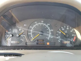 1998 Mercedes-Benz C 230/260/280/320 with VIN WDBHA23G0WA629568, listed as a Copart auction lot 43560945 with 252,554 mi miles and Salvage Title. Bid and sale history available at carsss.com. Image 9.