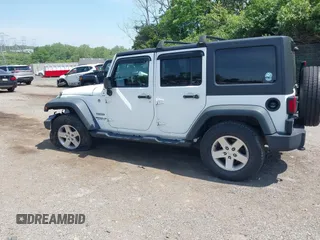 2014 Jeep Wrangler Unlimited Sport z VIN 1C4BJWDG6EL115627, wystawiony jako IAAI lot #42245390 z przebiegiem 121 944 mil mil oraz . Historia ofert i sprzedaży dostępna na DreamBid. Obrazek 3.