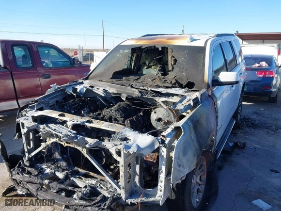 2017 GMC Yukon SLT with VIN 1GKS1BKC2HR215903, listed as a IAAI auction lot 41212162 with 1 miles. Bid and sale history available at carsss.com. Image 6.