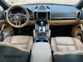 2016 Porsche Cayenne z VIN WP1AA2A28GKA36464, wystawiony jako Copart lot #58605725 z przebiegiem 123 459 mil mil oraz Czysty tytuł • Clean title. Historia ofert i sprzedaży dostępna na DreamBid. Obrazek 9.