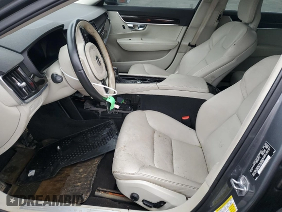 2017 Volvo S90 Momentum with VIN YV1A22MKXH1010945, listed as a Copart auction lot 47879115 with 104,831 mi miles and Clean Title. Bid and sale history available at DreamBid. Image 7.