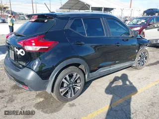 2018 Nissan Kicks SR with VIN 3N1CP5CU2JL511575, listed as a IAAI auction lot 41615315 with 175,722 mi miles. Bid and sale history available at carsss.com. Image 4.