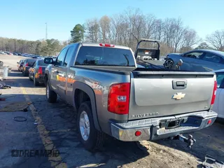 2009 Chevrolet Silverado 1500 LT with VIN 1GCEK29J59Z146698, listed as a IAAI auction lot 41812415 with 232,632 mi miles. Bid and sale history available at carsss.com. Image 3.