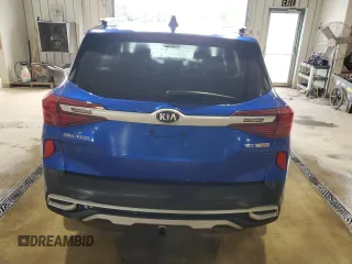 2021 Kia Seltos SX z VIN KNDETCA27M7183618, wystawiony jako Copart lot #55635175 z przebiegiem 22 975 mil mil oraz Szkody całkowita. Historia ofert i sprzedaży dostępna na DreamBid. Obrazek 6.