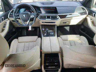 2021 BMW X5 xDrive40i z VIN 5UXCR6C03M9E85738, wystawiony jako Copart lot #47346135 z przebiegiem 28 117 mil mil oraz Szkoda całkowita • Salvage title. Historia ofert i sprzedaży dostępna na DreamBid. Obrazek 8.