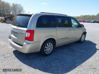 2015 Chrysler Town & Country Touring with VIN 2C4RC1BG7FR672781, listed as a IAAI auction lot 40053119 with 172,696 mi miles. Bid and sale history available at carsss.com. Image 4.
