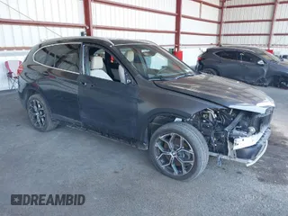 2021 BMW X1 xDrive28i with VIN WBXJG9C02M5T41170, listed as a IAAI auction lot 41886408 with 56,316 mi miles. Bid and sale history available at carsss.com. Image 1.