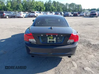 2011 Volvo C70 с VIN YV1672MC6BJ114811, выставлен на аукционе IAAI как лот 42296694 с пробегом 130 134 миль миль и . История ставок и продаж доступна на DreamBid. Изображение 16.