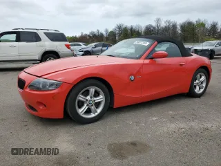 2005 BMW Z4 2.5i z VIN 4USBT33505LS56955, wystawiony jako Copart lot #56021245 z przebiegiem 112 859 mil mil oraz Tytuł czysty. Historia ofert i sprzedaży dostępna na DreamBid. Obrazek 1.