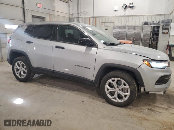 2024 Jeep Compass Sport с VIN 3C4NJDAN0RT158813, выставлен на аукционе Copart как лот 52794575 с пробегом 6 137 миль миль и Списание • Salvage title. История ставок и продаж доступна на DreamBid. Изображение 4.