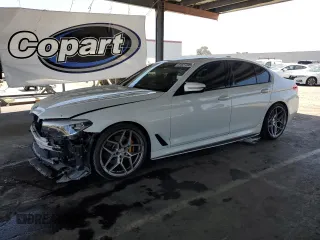 2019 BMW 5 Series 540i z VIN WBAJE5C55KBM77005, wystawiony jako Copart lot #61627295 z przebiegiem 68 816 mil mil oraz Szkoda całkowita • Salvage title. Historia ofert i sprzedaży dostępna na DreamBid. Obrazek 1.