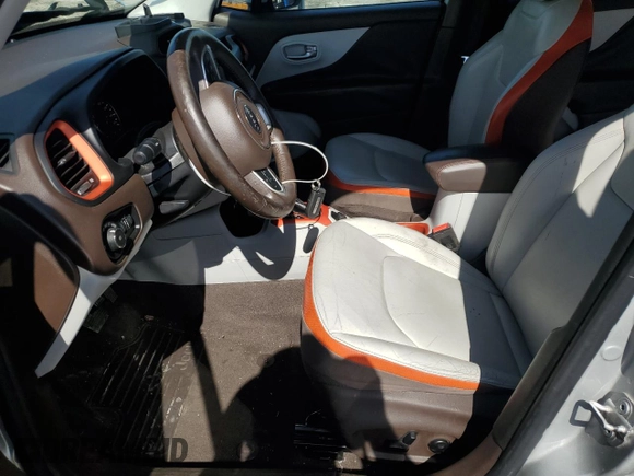 2015 Jeep Renegade Limited z VIN ZACCJADT6FPB79524, wystawiony jako Copart lot #57915315 z przebiegiem 73 810 mil mil oraz Szkoda całkowita • Salvage title. Historia ofert i sprzedaży dostępna na DreamBid. Obrazek 7.