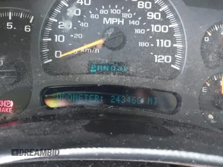 2004 Chevrolet Suburban LT with VIN 1GNEC16Z94J104406, listed as a IAAI auction lot 40114761 with 243,468 mi miles. Bid and sale history available at carsss.com. Image 7.