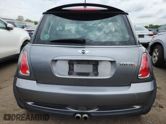 2006 MINI Hardtop S z VIN WMWRE33526TN28483, wystawiony jako Copart lot #64806175 z przebiegiem 76 419 mil mil oraz Szkoda całkowita • Salvage title. Historia ofert i sprzedaży dostępna na DreamBid. Obrazek 6.