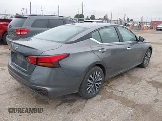 2025 Nissan Altima SV z VIN 1N4BL4DV8SN382058, wystawiony jako IAAI lot #42188230 z przebiegiem 4 577 mil mil oraz . Historia ofert i sprzedaży dostępna na DreamBid. Obrazek 4.