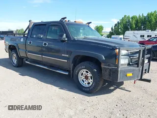 2004 Chevrolet Silverado 2500 LT z VIN 1GCGK23U84F221917, wystawiony jako IAAI lot #42473014 z przebiegiem 254 686 mil mil oraz . Historia ofert i sprzedaży dostępna na DreamBid. Obrazek 1.