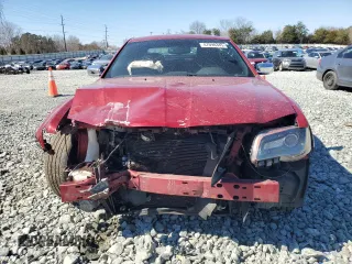 2013 Chrysler 300 C z VIN 2C3CCAET2DH556068, wystawiony jako Copart lot #47098345 z przebiegiem 134 872 mil mil oraz Szkoda całkowita • Salvage title. Historia ofert i sprzedaży dostępna na DreamBid. Obrazek 5.