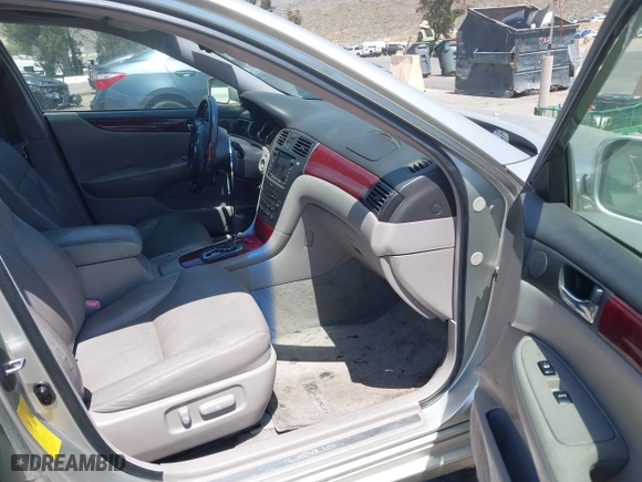 2004 Lexus ES 330 with VIN JTHBA30G745005515, listed as a IAAI auction lot 42077548 with 124,123 mi miles. Bid and sale history available at carsss.com. Image 5.