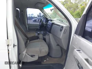 2014 Ford Econoline Passenger XL z VIN 1FBSS3BLXEDA00930, wystawiony jako IAAI lot #42445363 z przebiegiem Nie podano mil oraz . Historia ofert i sprzedaży dostępna na DreamBid. Obrazek 5.