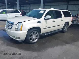 2008 Cadillac Escalade ESV z VIN 1GYFK66858R235970, wystawiony jako IAAI lot #42266188 z przebiegiem 240 706 mil mil oraz . Historia ofert i sprzedaży dostępna na DreamBid. Obrazek 2.