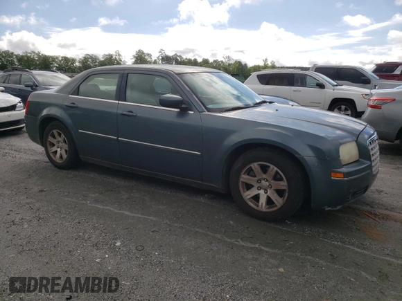 2006 Chrysler 300 Touring z VIN 2C3KA53G66H405462, wystawiony jako Copart lot #55913485 z przebiegiem 138 369 mil mil oraz Szkoda całkowita • Salvage title. Historia ofert i sprzedaży dostępna na DreamBid. Obrazek 4.