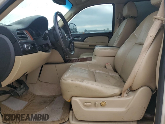 2008 Chevrolet Suburban LTZ с VIN 1GNFC16068R207781, выставлен на аукционе Copart как лот 86651134 с пробегом 121 112 миль миль и Чистый • Clean title. История ставок и продаж доступна на DreamBid. Изображение 7.