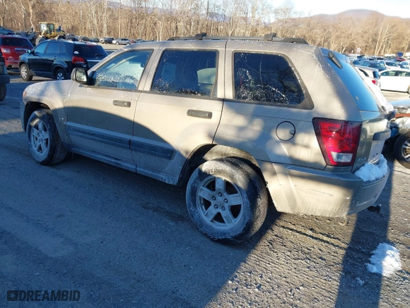 2005 Jeep Grand Cherokee Laredo with VIN 1J4HR48N55C561732, listed as a IAAI auction lot 41349373 with 185,920 mi miles. Bid and sale history available at carsss.com. Image 3.